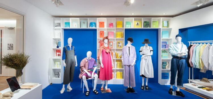 UNIQLO ra mắt BST LifeWear Xuân/Hè 2023 mới tại Bảo tàng Mỹ Thuật TP. Hồ Chí Minh