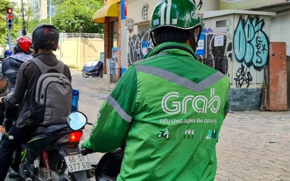 Grab tung chương trình hỗ trợ tài xế mới