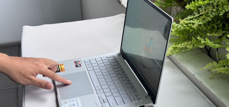 ASUS giới thiệu laptop AI Vivobook S 14 (M5406) chạy chip AMD Ryzen AI 9 NPU 50 TOPS