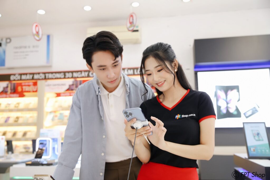 FPT Shop tặng kính cường lực iPhone