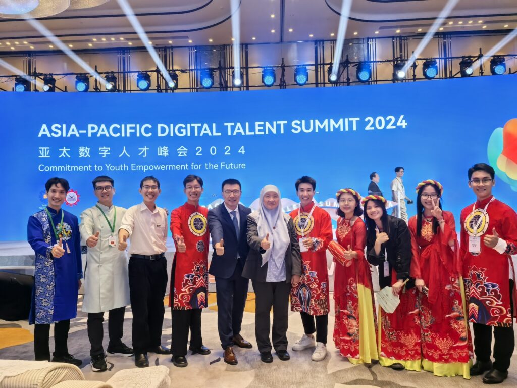 Huawei đưa 6 sinh viên Việt Nam tham dự hội nghị thượng đỉnh nhân tài số APAC 2024