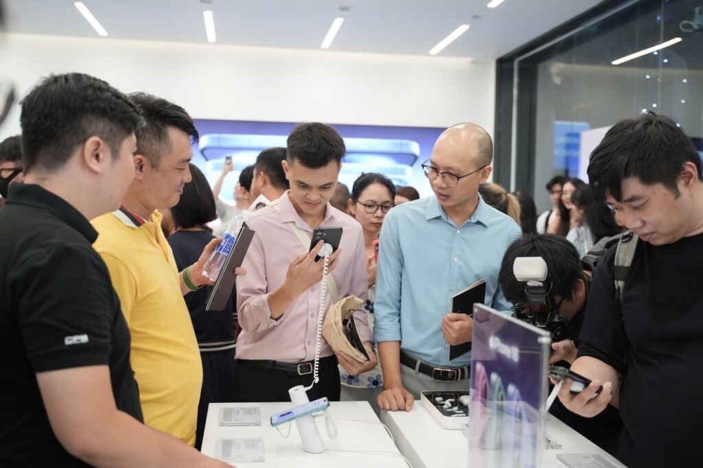 FPT Shop và F.Studio by FPT mở bán iPhone 16 Series tại Việt Nam