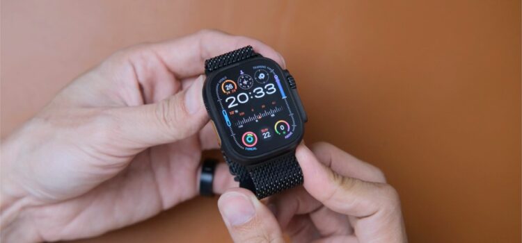 Mở hộp Apple Watch Ultra 2 Titan Đen chính hãng: Màu đen quá đẹp