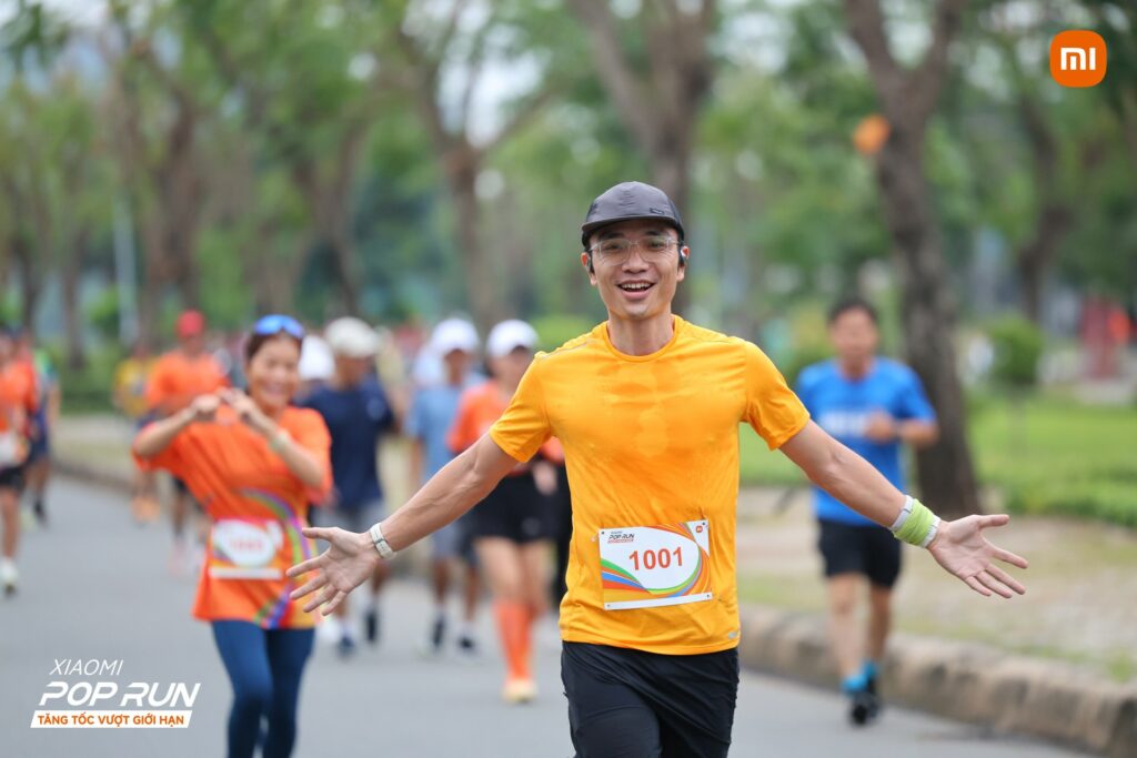 Xiaomi POP Run 2024 thu hút hơn 1.000 người tham gia, đánh dấu 17.000 chiếc Xiaomi Smart Band 9 bán ra