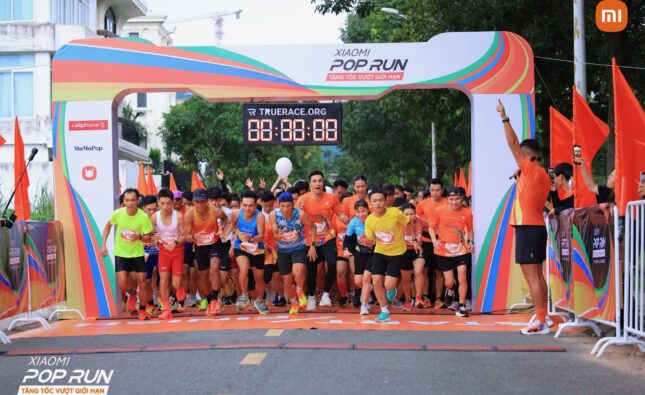 Xiaomi POP Run 2024 thu hút hơn 1.000 người tham gia, đánh dấu 17.000 chiếc Xiaomi Smart Band 9 bán ra