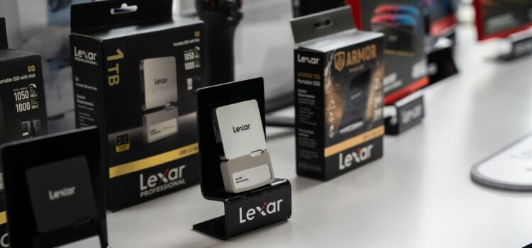 Lexar giới thiệu Lexar Go Portable SSD with Hub và RAM ARES RGB Gen 2 DDR5