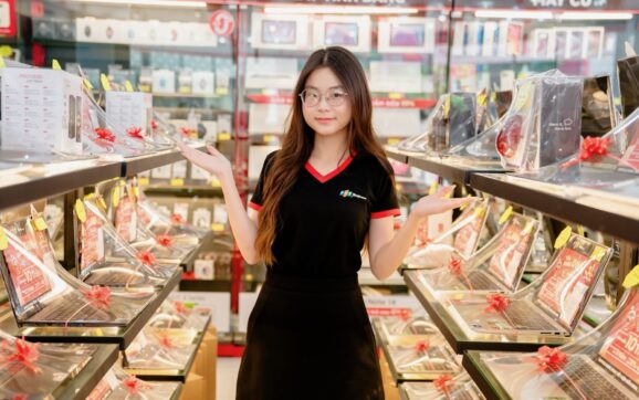 Thiết bị tích hợp AI tại FPT Shop: Lựa chọn mới cho năm học 2025