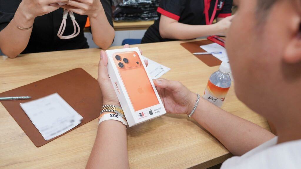 Minh Tuấn Mobile "đồng nhịp thế giới", mở bán iPhone 17 và iPhone Air