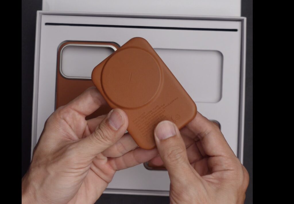 Bộ phụ kiện Uniq xịn sò cho iPhone 17