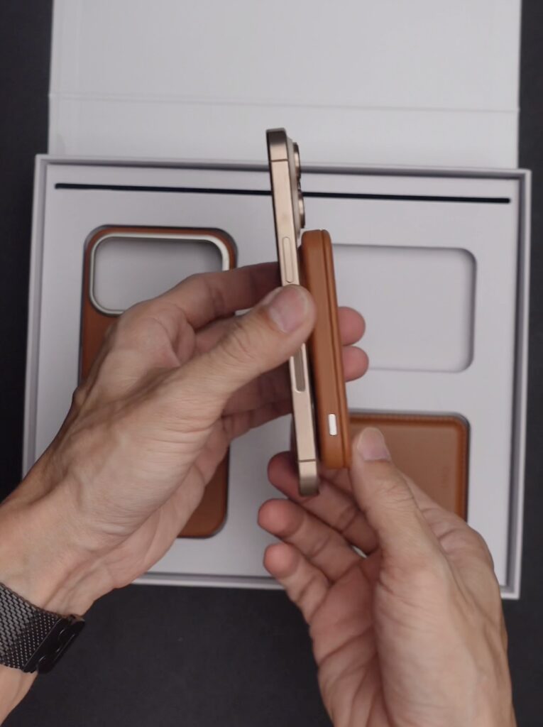 Bộ phụ kiện Uniq xịn sò cho iPhone 17