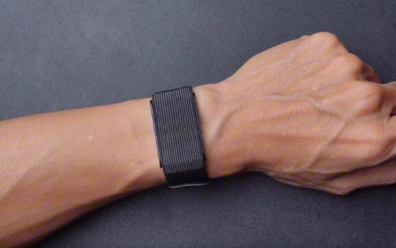 Đánh giá Amazfit Helio Strap: Vòng đeo theo dõi sức khỏe không màn hình, nhỏ gọn nhưng mạnh mẽ