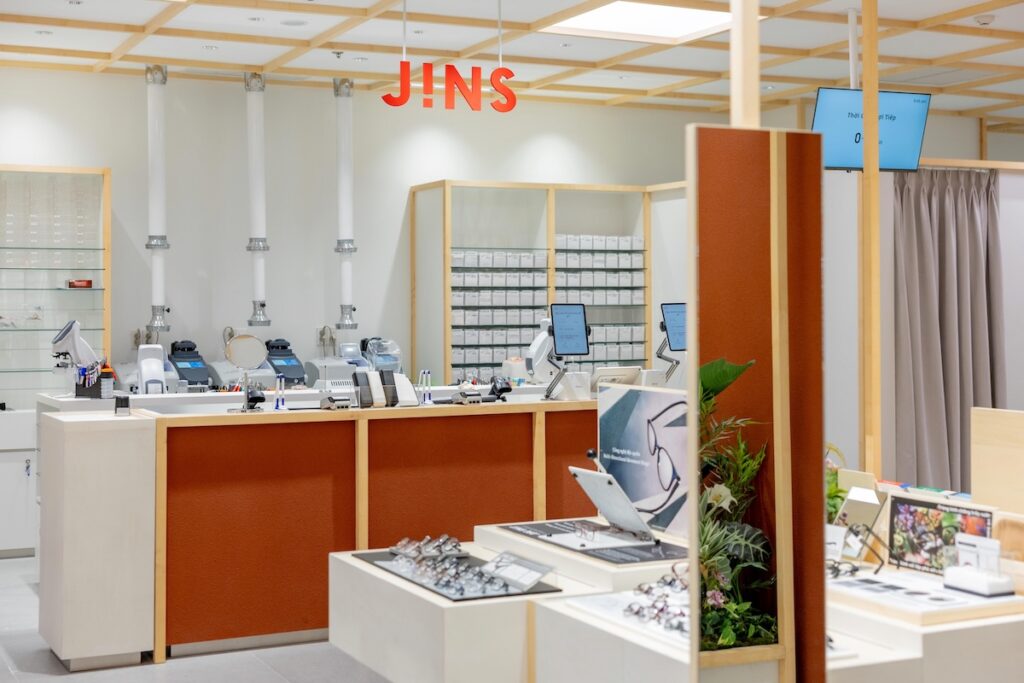 JINS khai trương chuỗi cửa hàng mắt kính đầu tiên tại Việt Nam trong tháng 11