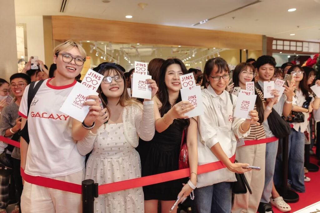 JINS khai trương cửa hàng đầu tiên tại Việt Nam tại Saigon Centre