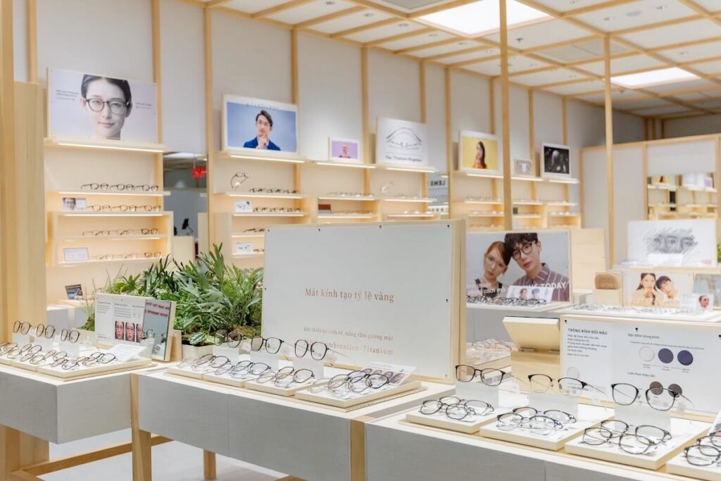 JINS khai trương cửa hàng đầu tiên tại Việt Nam tại Saigon Centre