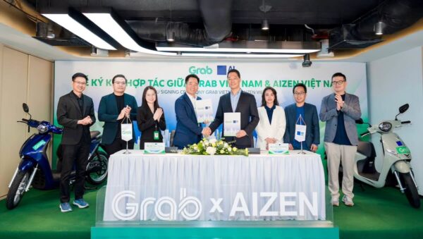 Grab Việt Nam hợp tác AIZEN triển khai giải pháp thuê xe máy điện cho tài xế Grab