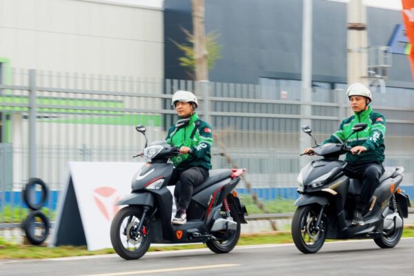 Grab tiếp tục hỗ trợ tài xế xe xăng và xe điện trên toàn quốc