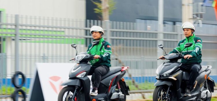 Grab tiếp tục hỗ trợ tài xế xe xăng và xe điện trên toàn quốc