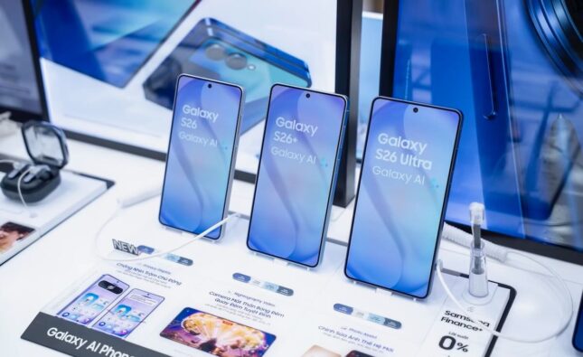 Hàng trăm khách hàng nhận Galaxy S26 series tại Di Động Việt ngay trong đêm mở bán