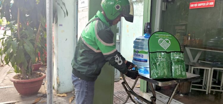 Hơn 1.500 quán ăn tham gia chiến dịch “Quán Tốt Bụng” hỗ trợ tài xế Grab mùa nắng nóng