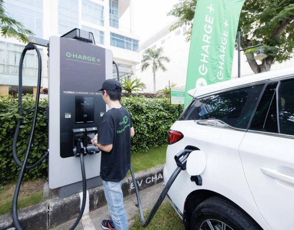 grab mở 6000 cổng sạc điện
