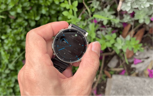 Garmin 165, Amazfit Active 3 Premium hay Coros Pace 4