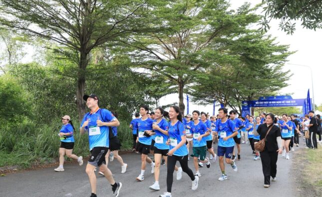 Hơn 1.000 người cùng xuống đường trong khuôn khổ giải chạy an ninh mạng