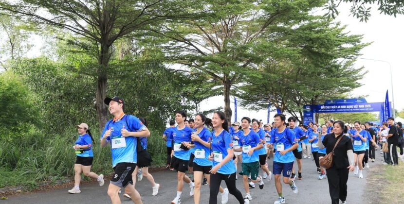 Hơn 1.000 người cùng xuống đường trong khuôn khổ giải chạy an ninh mạng