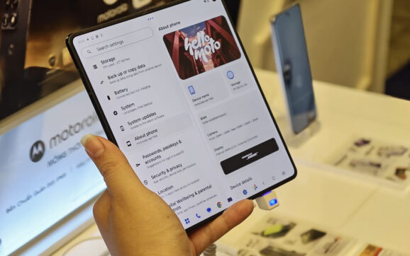 Motorola razr fold ra mắt Việt Nam: Màn hình 8,1 inch, camera 50MP, pin 6.000mAh và sạc nhanh 80W