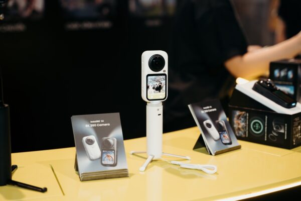 Insta360 X6