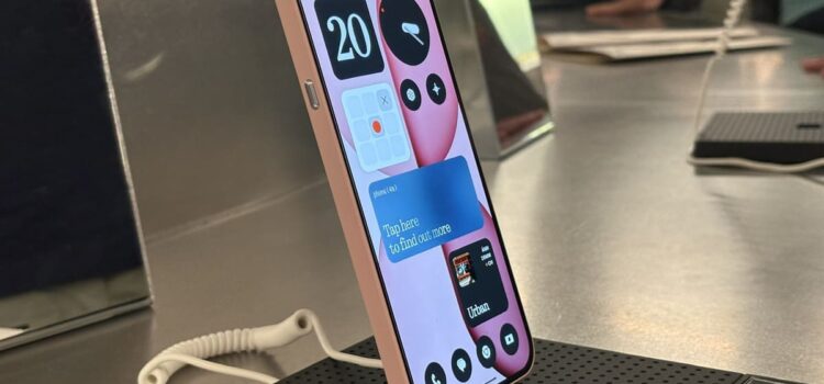 Nothing bắt tay Rue Miche, chính thức đưa Phone (4a) Series đến Việt Nam