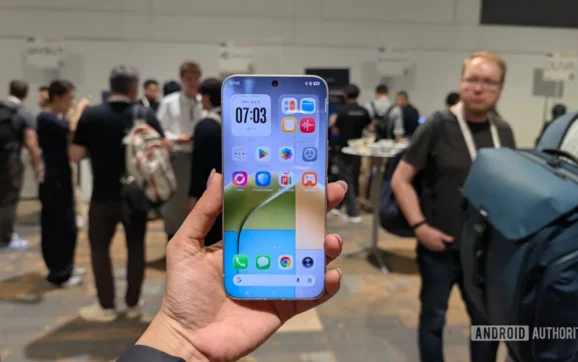 Smartphone Tecno gần như không viền lộ diện: Màn hình 0 mm, pin 6.000 mAh