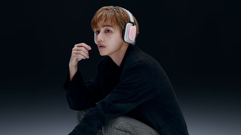 Nothing chọn V làm Đại sứ Thương hiệu Toàn cầu, đẩy mạnh hiện diện trong âm nhạc và văn hóa