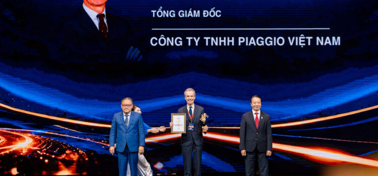 Piaggio Việt Nam vào Top 20 doanh nghiệp tiêu biểu Phú Thọ, lãnh đạo nhận giải thưởng Cúp Thánh Gióng