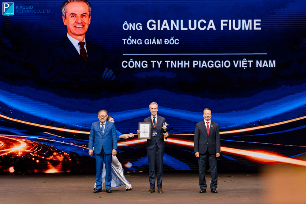 Piaggio Việt Nam vào Top 20 doanh nghiệp tiêu biểu Phú Thọ, lãnh đạo nhận giải thưởng Cúp Thánh Gióng