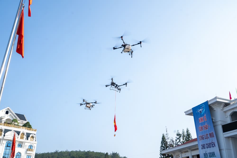 FPT Shop triển khai mô hình UAV hỗ trợ sản xuất nông nghiệp tại Điện Biên