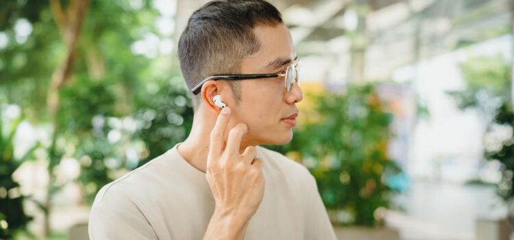 Huawei FreeBuds Neo review: Tai nghe nhỏ gọn, độc đáo và hợp với nhạc trẻ