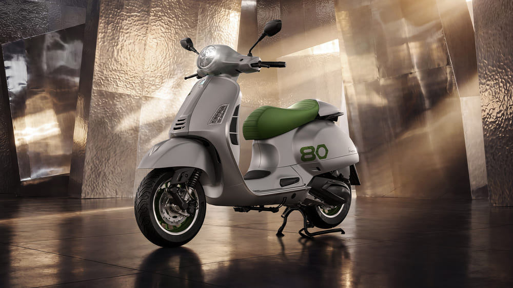 Vespa Edizione Ottantesimo về Việt Nam, giá 372 triệu đồng, giới hạn 4 chiếc